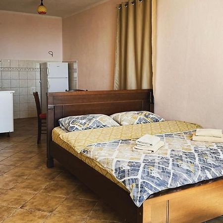 Green Line Guesthouse Бар Экстерьер фото