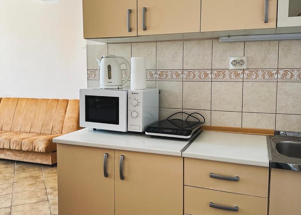 Green Line Guesthouse Бар Экстерьер фото