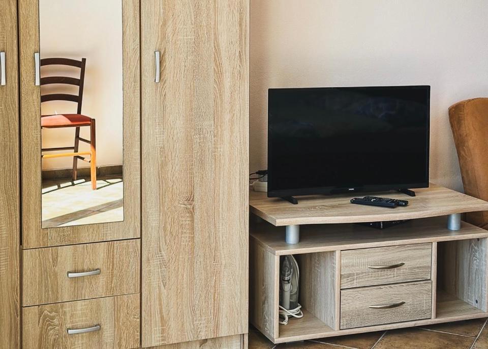 Green Line Guesthouse Бар Экстерьер фото