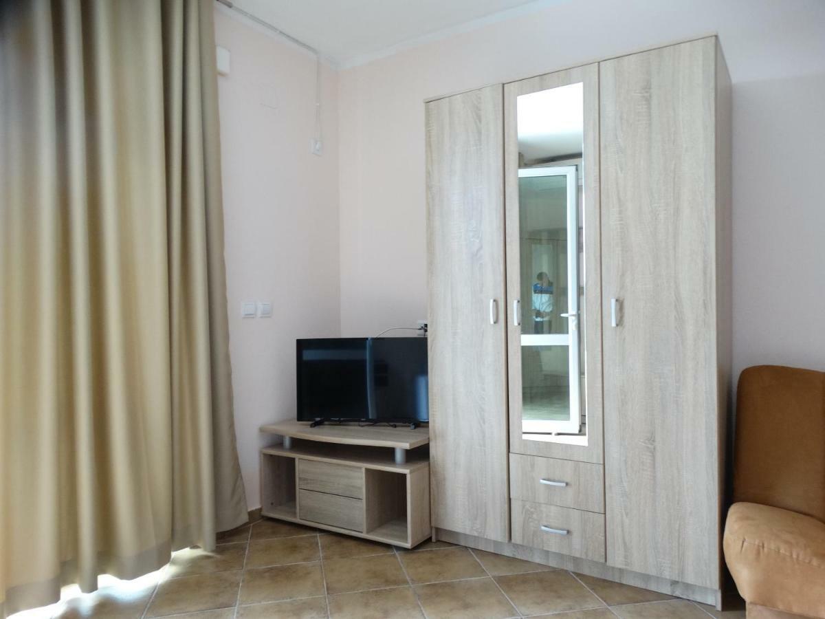 Green Line Guesthouse Бар Экстерьер фото