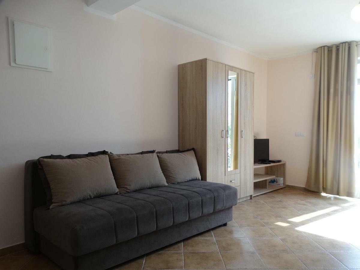 Green Line Guesthouse Бар Экстерьер фото