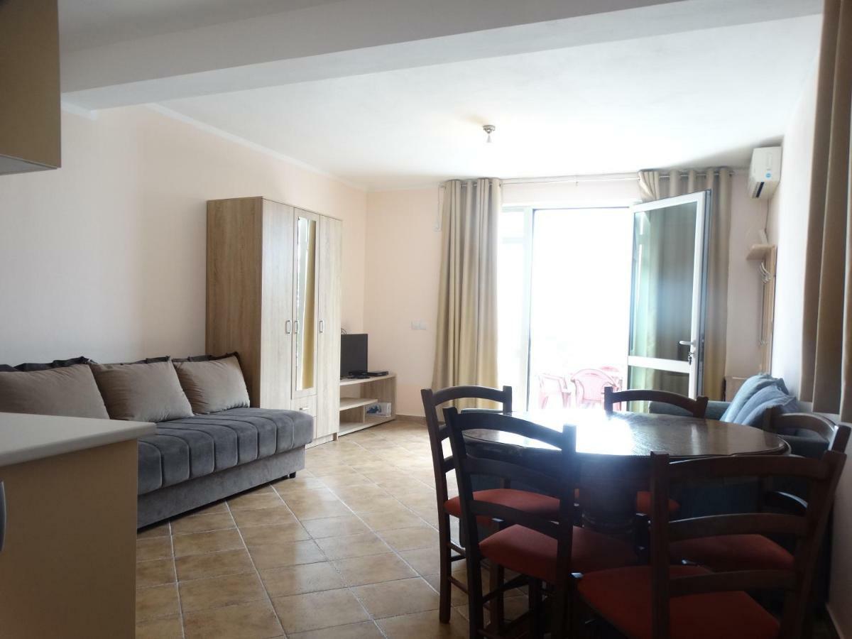 Green Line Guesthouse Бар Экстерьер фото