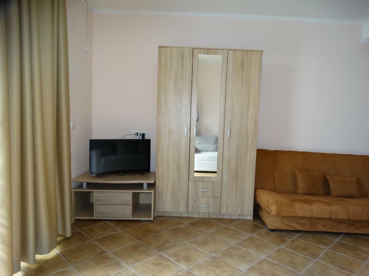 Green Line Guesthouse Бар Экстерьер фото