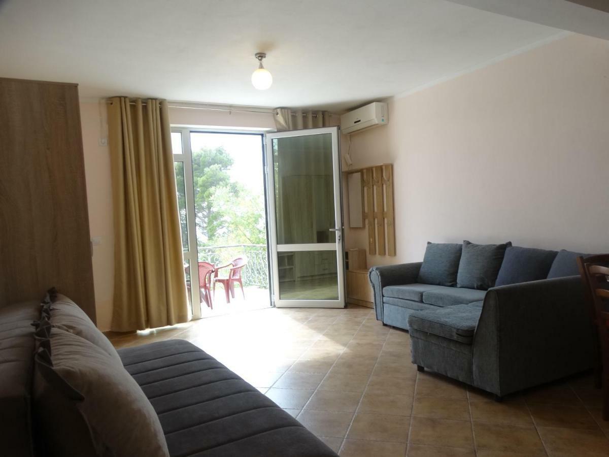 Green Line Guesthouse Бар Экстерьер фото